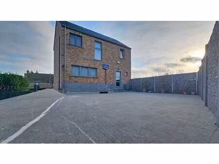 maison clé en main avec prestations haut de gamme et parking