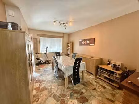 jolie maison de 2 chambres