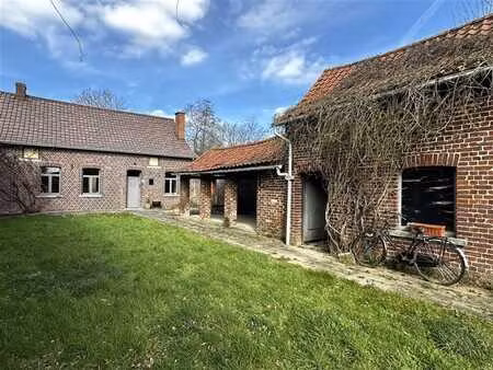 maison à rénovée parfaitement située dans une rue sans issue