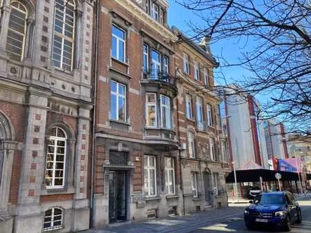 ancien hôtel de maître sur un boulevard historique - invest