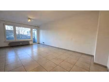 bel appart rénové (1er ét.)  prêt à être emménagé !