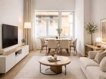 forest  appart. rez 1 ch rénové – 1ère occupation + cour