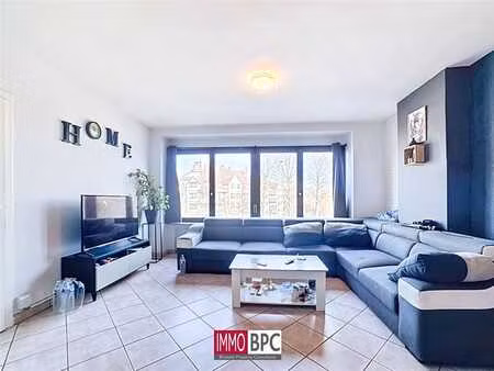 appartement spacieux et lumineux à rénover avec 2 ch.