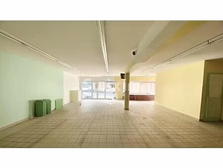 local commercial thorens-glières visibilité  stationnements et accès facile