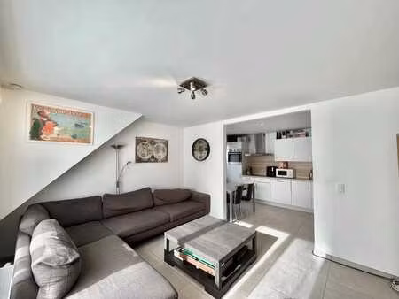 gerenoveerd 1-slaapkamer appartement met zolder