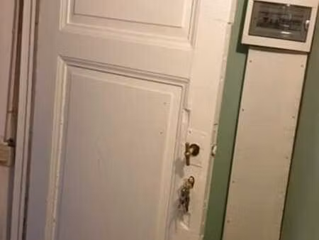 un studio (chambre) à forest  500 euros hors charges