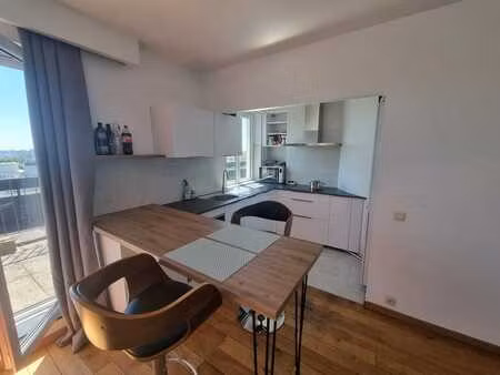 studio lumineux avec vue panoramique sur bruxelles