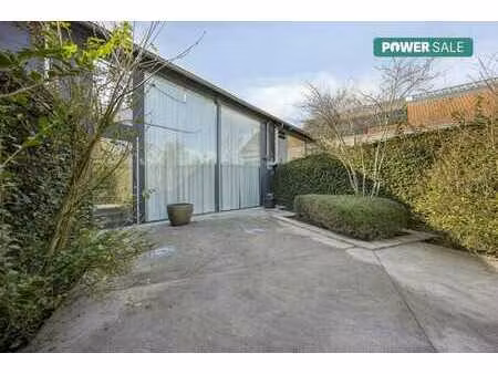 loft unique avec cour et parking à sint-kruis (bruges)