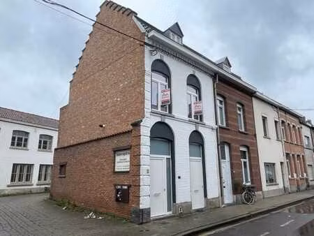 grotendeels gerenoveerde halfopen bebouwing in het centru...