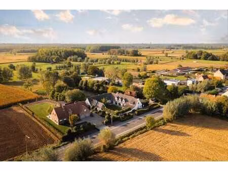 villa prête à emménager sur 5 336 m² avec piscine à laarne