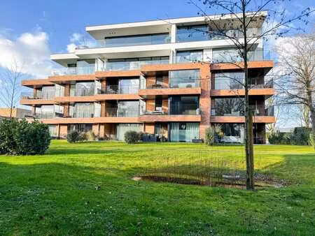 stijlvol en lichtrijk appartement in een prachtige parkom...