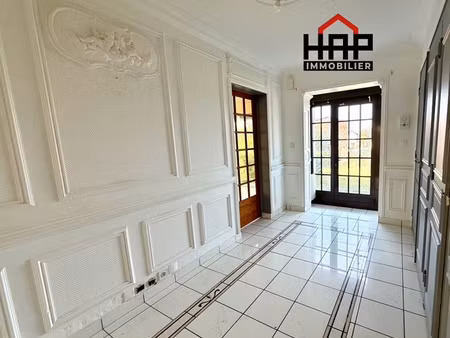 propriété familiale aux beaux volumes au coeur d'un cadre ve