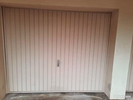 loue garage les lones