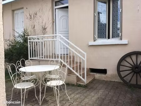 t1 meublé 23m2 climatisé - proche chu gabriel montpied - etudiant possibilité de courte du