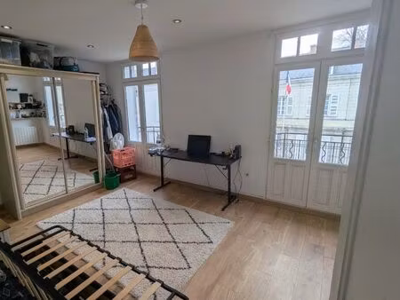 t1 de 35 m2 centre saumur à louer 450