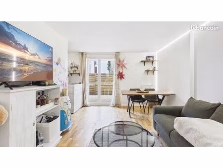studio 1 pièce 33 m²