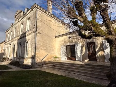 location :belle maison charentaise rénovée avec jardin et bien située