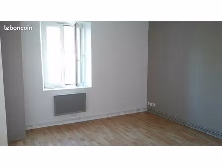 beau t2 rénové avec place de parking privative