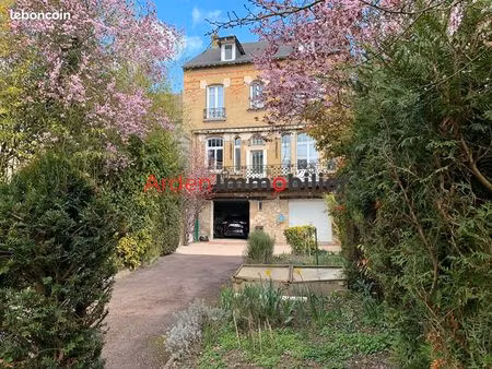 maison 7 pièces 243 m²