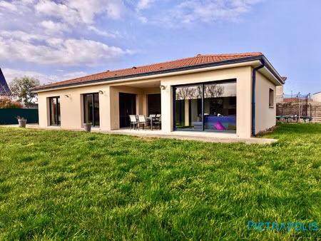 propriété contemporaine  entre élégance et lumière