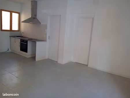 appartement f3 rdc avec cour carrelée