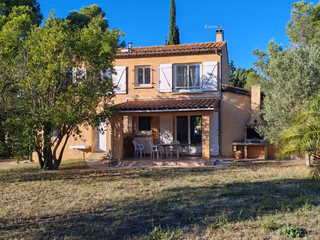 excellente situation pour cette villa t5 sur beau terrain de