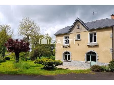 belle propriété avec une maison des années 1950 et une longère aménagée en loft. dépendanc
