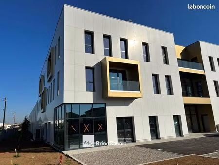 local d'activité 301 m²