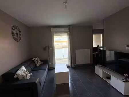 t2 récent avec balcon et parking