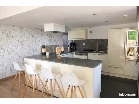 appartement 97 m² avec terrasse et stationnement privé