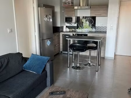 location appartement 2 pièces 42 m² à meyzieu (69330)