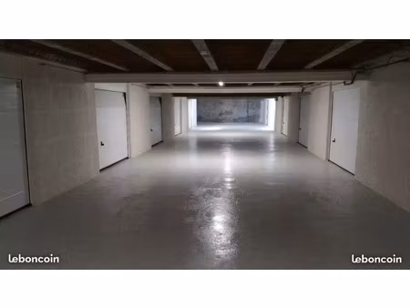 location garage 25 m² à bron (69500)