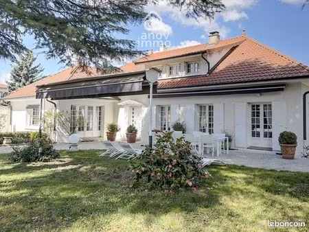 propriété 8 pièces 320 m²