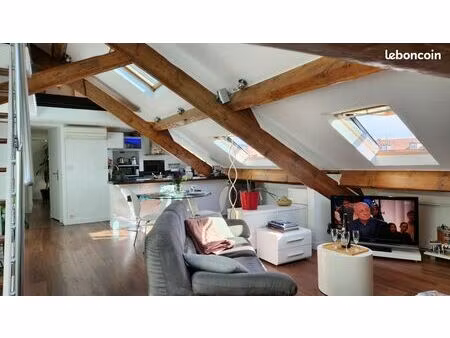 2/3 pièces mansardé carré d'or