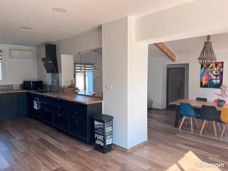 villa rénovée au calme absolu avec piscine et grand terrain sans vis-à-vis