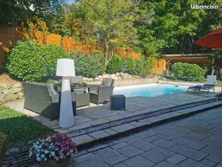 maison familiale lumineuse piscine 221m2 sur terrain arboré de 1850m2 saint didier au mont