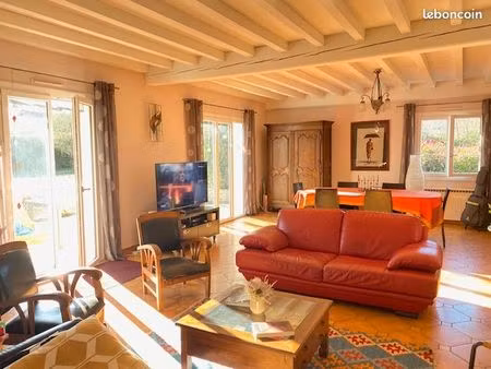 maison d'architecte avec piscine et beau terrain arboré