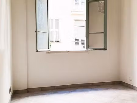 urgent – baisse du prix f2 rue reine jeanne