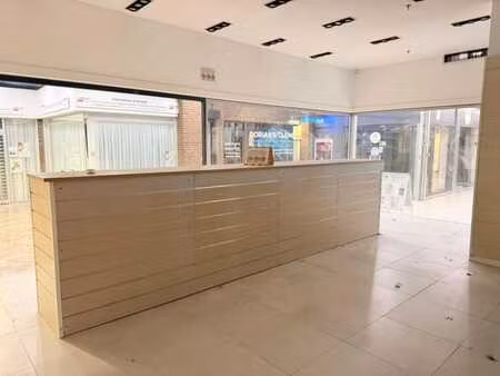 bel immeuble commercial - rue passante et galerie opéra