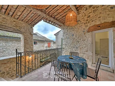 maison de village singulière avec cour  terrasses et garage