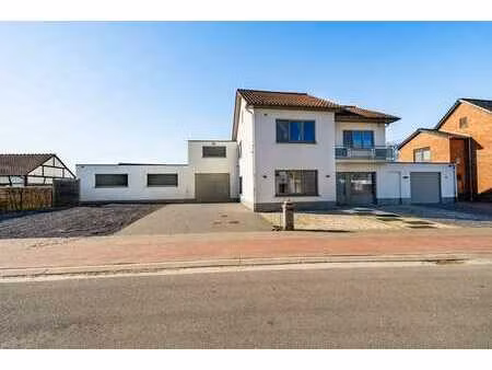 ruime woning op toplocatie met loods en werkhuis