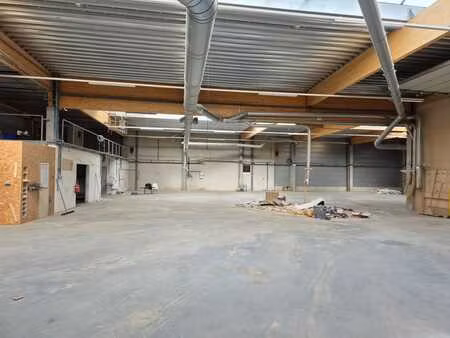 entrepôt industriel à louer à perwez 1239 m2