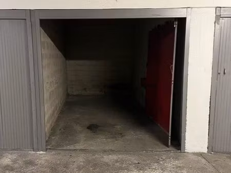 box à louer - 34 place jean jaurès 13001