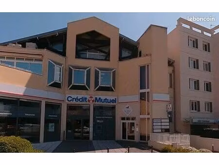 bureau de 21 m² – jusqu’à 3 personnes – champagne-au-mont-d'or