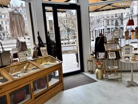 espace en boutique place des jacobins lyon 2