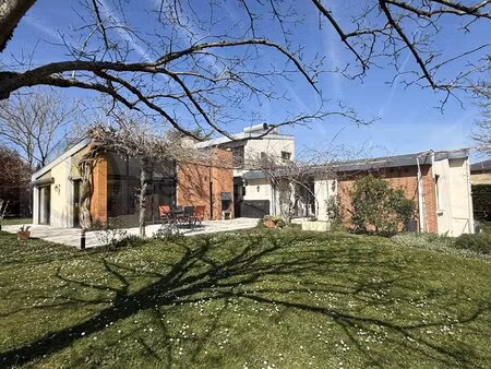 belle maison d'architecte avec de généreux volumes