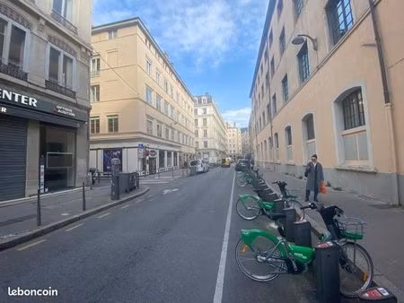 commerce beauté/coiffure 77 m²