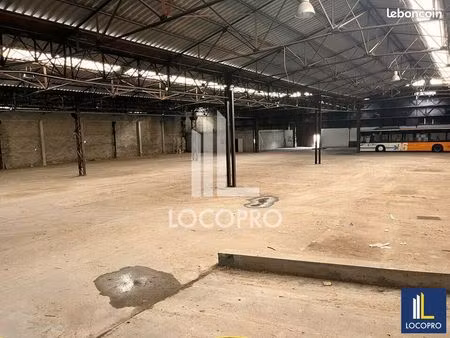 local d'activité 3 926 m²