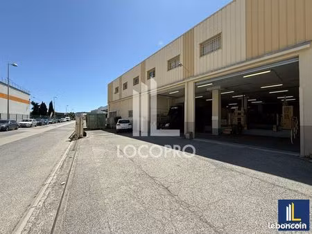 local d'activité 1 646 m²