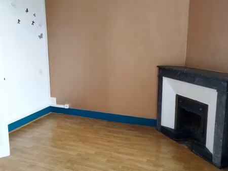 t2 rénové lumineux avec terrasse + parking – proche gare